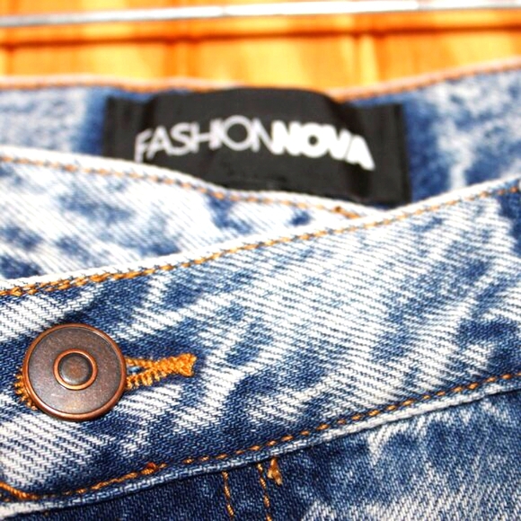 Fashion Nova High-Waisted Jeans - Light Wash - Size 7 - Picture 6 of 12